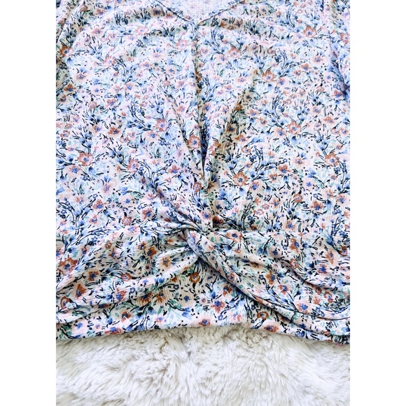 GUC | A. Byer | V Neck Lattice Cutout 3/4 Sleeve Floral Blouse w/Ruching | Small - Picture 10 of 15